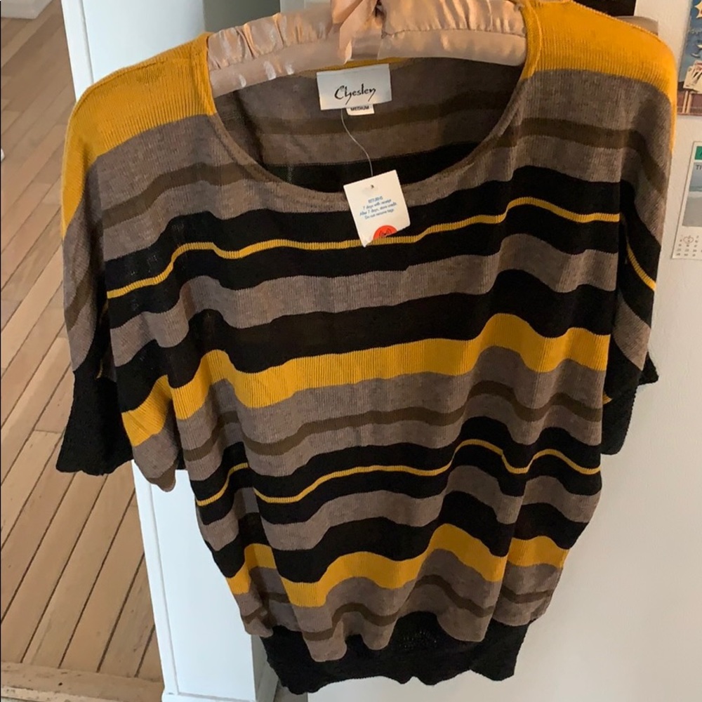 Short sleeve light weight sweater